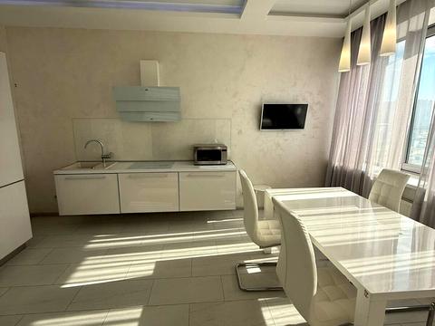 квартира за адресою Дніпровська набережна вул., 14