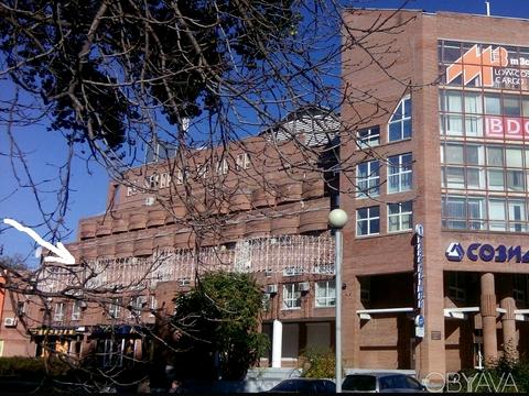 комерційна за адресою Лазаря Глоби вул. (Андрія Фабра), 4