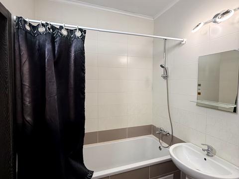 квартира за адресою Сім'ї Кульженків вул. (Петра Дегтяренка), 37