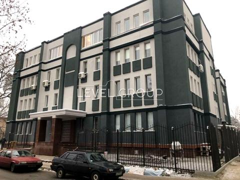 комерційна за адресою Михайла Котельникова вул., 25