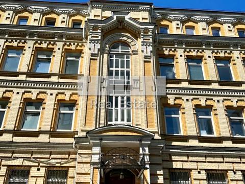 комерційна за адресою Михайлівська вул., 12Б