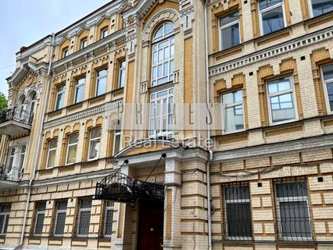 комерційна за адресою Михайлівська вул., 12Б