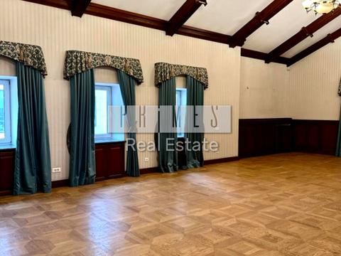 комерційна за адресою Михайлівська вул., 12Б