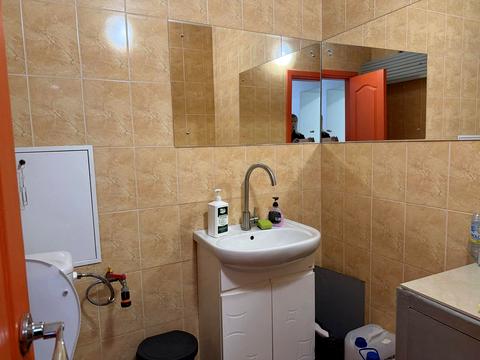 комерційна за адресою Покровська вул., 28