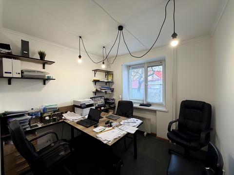 комерційна за адресою Покровська вул., 28