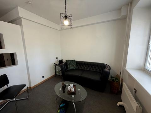 комерційна за адресою Покровська вул., 28