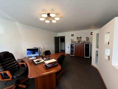 комерційна за адресою Покровська вул., 28