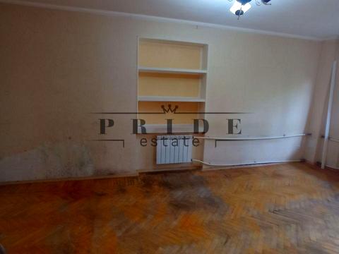 комерційна за адресою Будівельників вул., 12