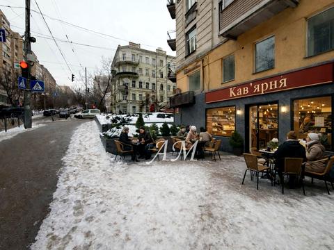 комерційна за адресою Саксаганського вул., 61/17