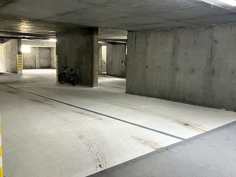 паркомісце за адресою Землеробський пров., (Будинок)