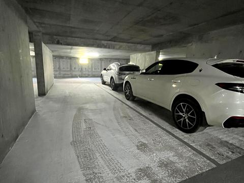 паркомісце за адресою Землеробський пров., (Будинок)