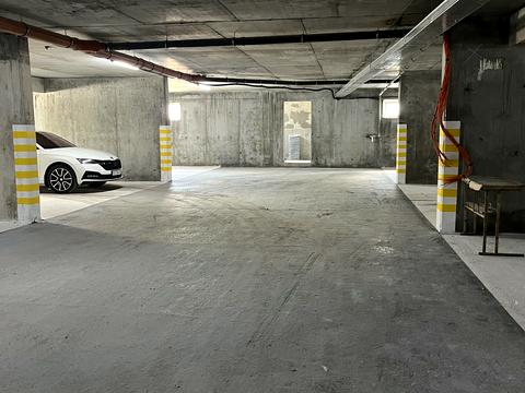 паркомісце за адресою Землеробський пров., (Будинок)