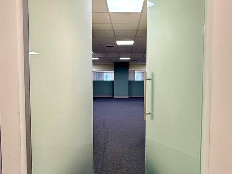 комерційна за адресою Євгена Коновальця вул. (Щорса), 36-Б