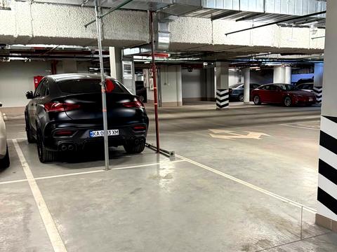 паркомісце за адресою Андрія Верхогляда вул. (Михайла Драгомирова), 19-А