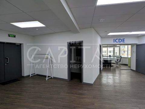комерційна за адресою Дніпровська набережна вул., 23а