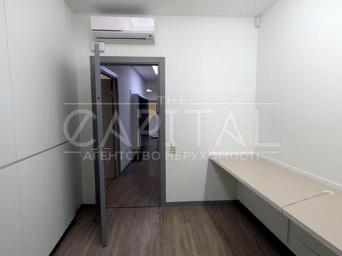 комерційна за адресою Дніпровська набережна вул., 23а