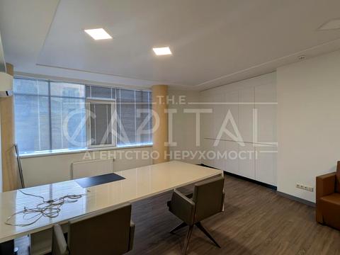 комерційна за адресою Дніпровська набережна вул., 23а
