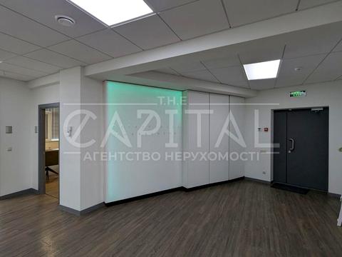 комерційна за адресою Дніпровська набережна вул., 23а