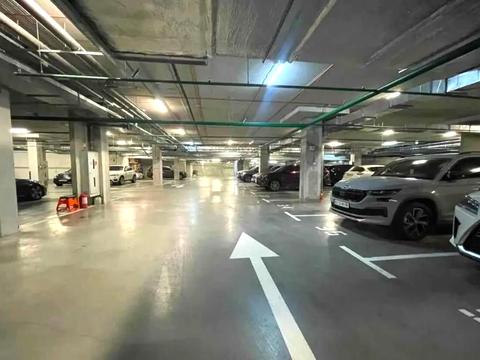 паркомісце за адресою Трускавецька вул., 6-В