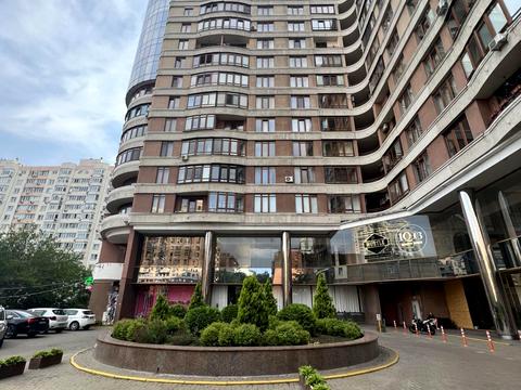 комерційна за адресою Жилянська вул., 59