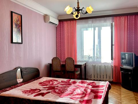 квартира за адресою Митрополита Андрея Шептицького вул. (Анатолія Луначарського), 24