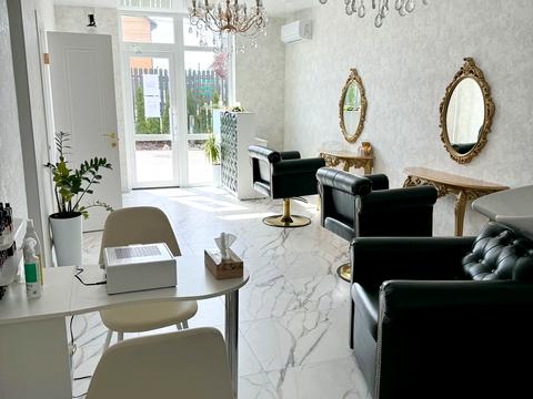 комерційна за адресою Амосова вул., 25Б