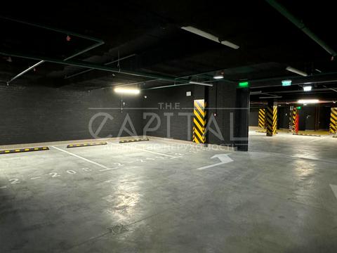 паркомісце за адресою Василя Тютюнника вул. (Анрі Барбюса), 39