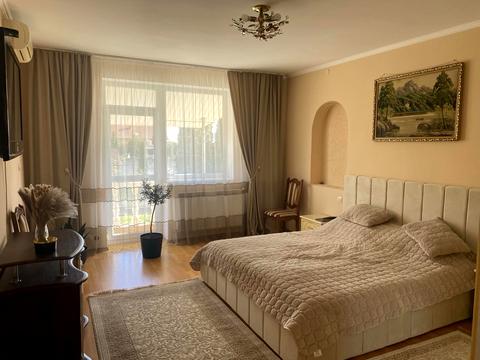 будинок за адресою Головна