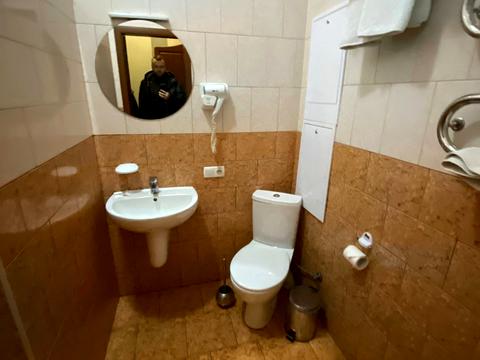 комерційна за адресою Яснополянська вул., 9а