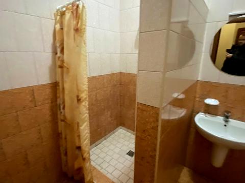 комерційна за адресою Яснополянська вул., 9а