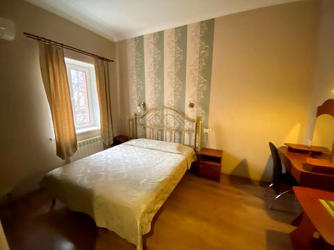 комерційна за адресою Яснополянська вул., 9а