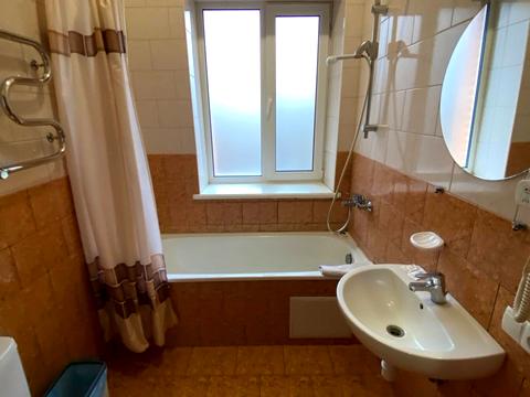 комерційна за адресою Яснополянська вул., 9а