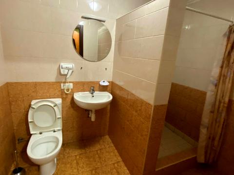 комерційна за адресою Яснополянська вул., 9а