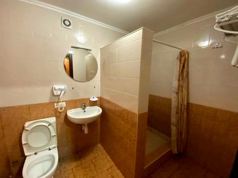 комерційна за адресою Яснополянська вул., 9а