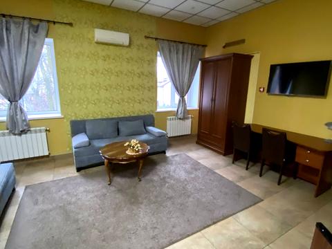 комерційна за адресою Яснополянська вул., 9а