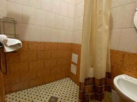 комерційна за адресою Яснополянська вул., 9а