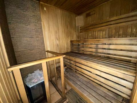 комерційна за адресою Яснополянська вул., 9а