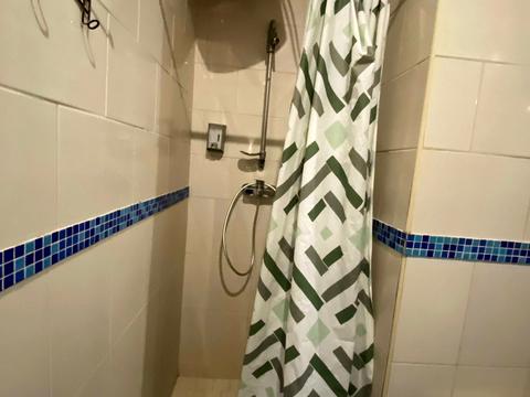 комерційна за адресою Яснополянська вул., 9а