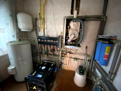 комерційна за адресою Яснополянська вул., 9а