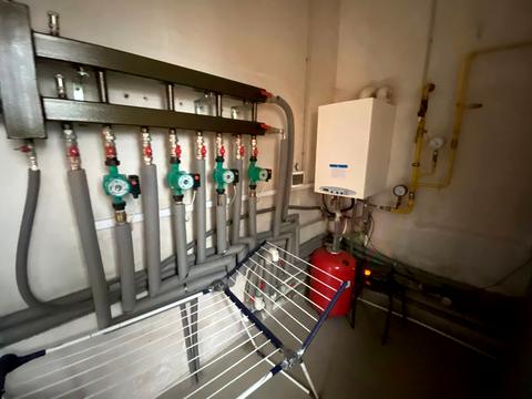 комерційна за адресою Яснополянська вул., 9а