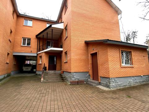 комерційна за адресою Яснополянська вул., 9а