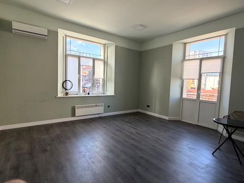 комерційна за адресою Пересопницька вул., 3