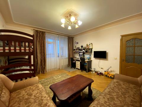 квартира за адресою Червоної Калини просп., 64