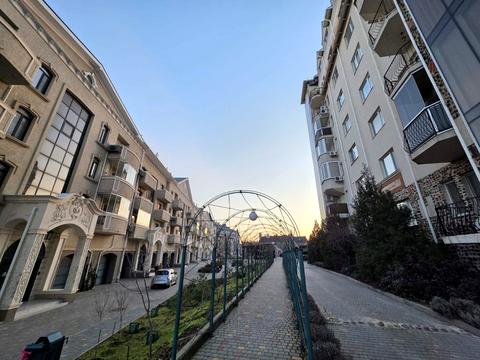 квартира по адресу Парижская ул., 16