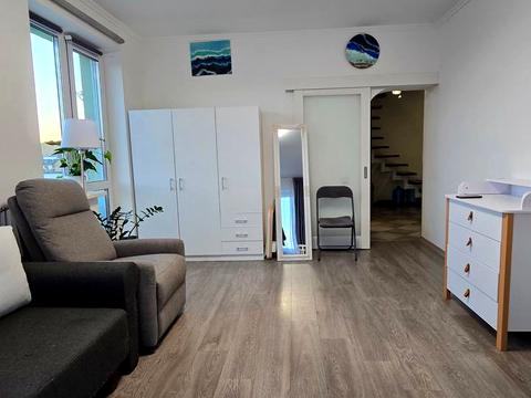 квартира за адресою Василя Сухомлинського вул., 8