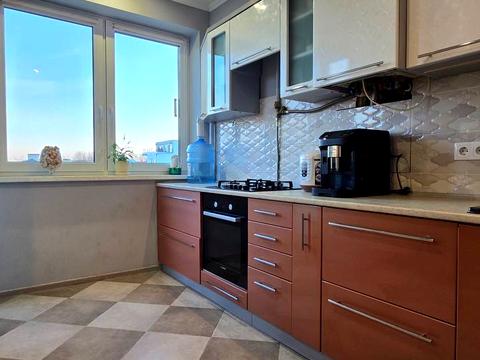 квартира за адресою Василя Сухомлинського вул., 8