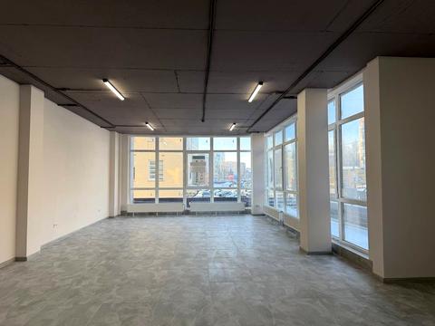 комерційна за адресою Зарічанська вул., 3/4