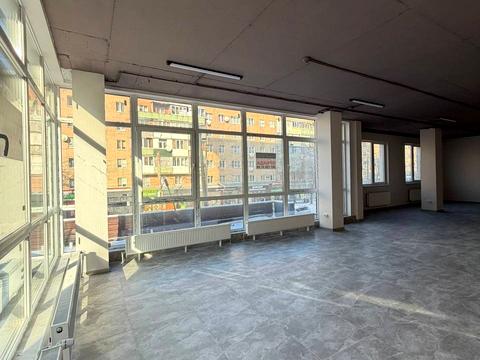 комерційна за адресою Зарічанська вул., 3/4