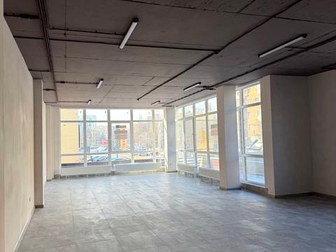 комерційна за адресою Зарічанська вул., 3/4