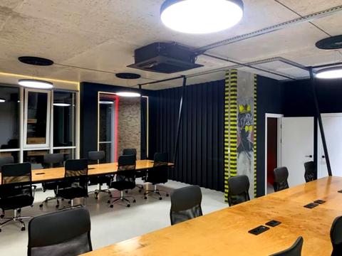 комерційна за адресою Андрія Верхогляда вул. (Михайла Драгомирова), 15